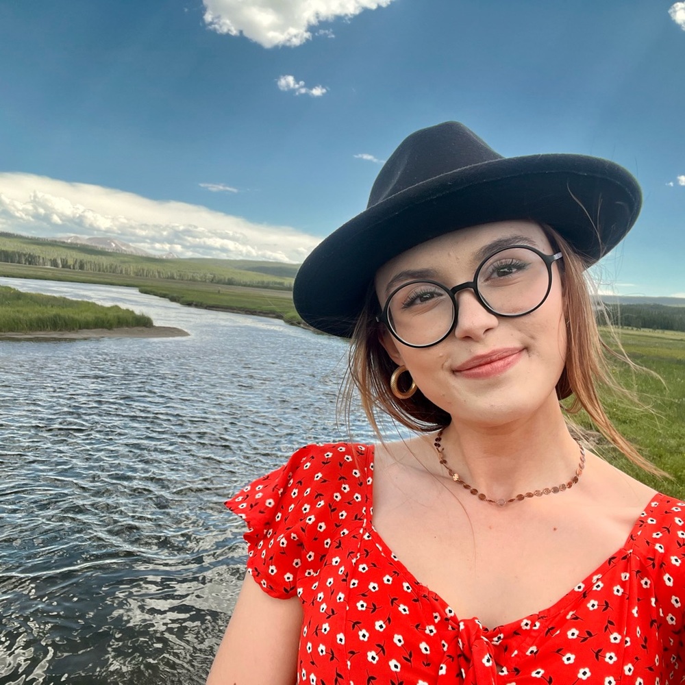 Meet your Posher, Alayna